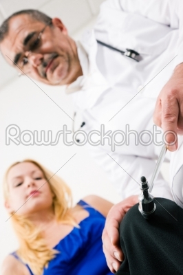 Doctor Testing reflexes