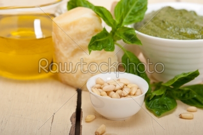 Italian basil pesto sauce ingredients