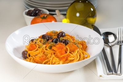 spaghetti pasta puttanesca