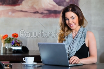 Student or businesswoman working in cafe