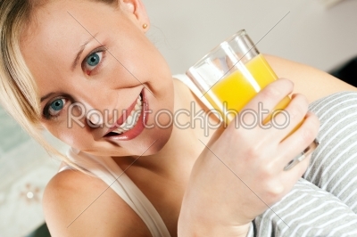 Woman drinking orangejuice