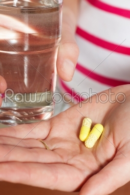 Woman holding pills in her hands